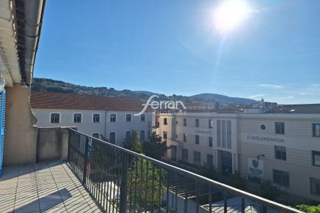 Location Appartement 3 pièces 95m² DRAGUIGNAN 83300 - Photo 3