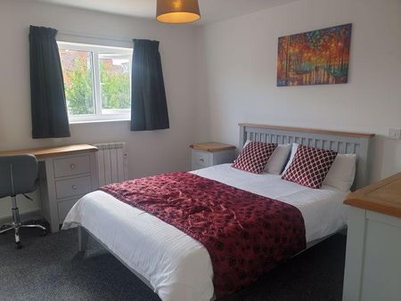 1 bedroom in a house share to rent - Photo 4