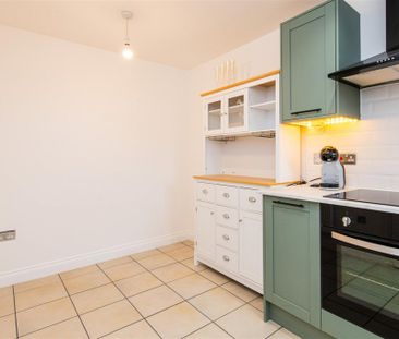 2 bed House - End Terrace To Let - Photo 3