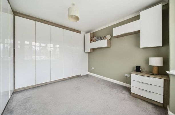 3 bedroom flat to rent - Photo 1