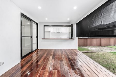 Spacious & Private Flat in a Prime Marrickville Location - Photo 5