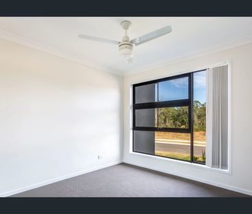 3 BEDROOM DUPLEX WITH DECENT SIZED BACK YARD - Photo 5