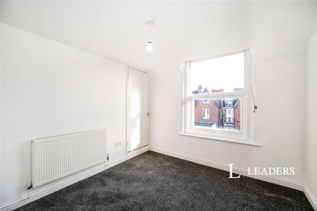 2 bedroom apartment to rent St Davids Road, Southsea, PO5 - Photo 2