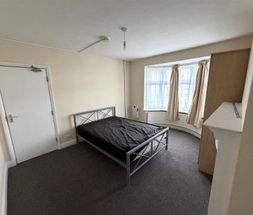 4 bedroom terraced house to rent - Photo 4