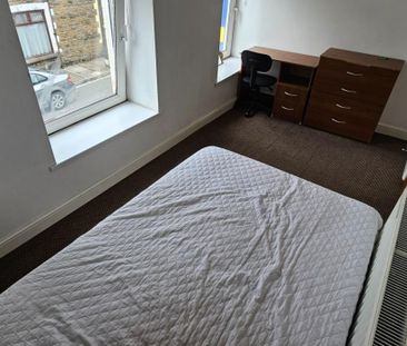 House To Let - Photo 3