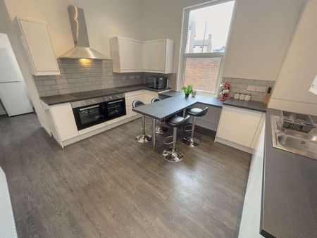 Walton Village, L4 - Photo 2