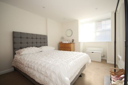 Chobham, Woking - Photo 2