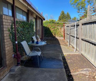 Low maintenance 2 bedroom unit - Photo 3