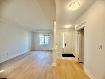 For Lease - 165 Paradelle Drive, Richmond Hill, Ontario - Photo 2