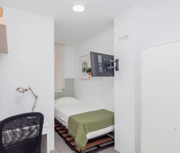 Avinguda del Port, Valencia, Valencian Community 46023 - Photo 2