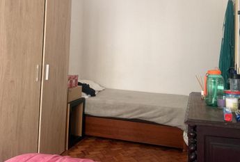 Quarto para compartilhar em Alges