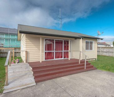 Tidy 2 bedroom home - Photo 5