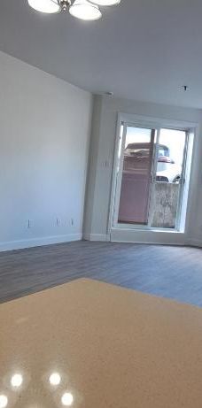 Grand 3 1/2 RENOVER, Saint-Eustache avec clientèle établi de 55+ ans - Photo 1