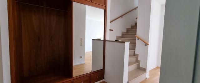 Wohnung mit Hausflair: Kinderfreundliche 4 Zimmerwohnung auf 2 Ebenen nähe AUDI - Photo 1