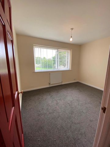 2 Bed Terraced House, Warrels Court, LS13 - Photo 3