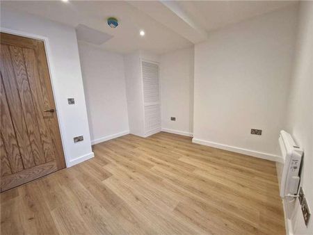 Tealing Drive, Epsom, Surrey, KT19 - Photo 4