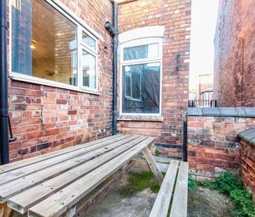 5 bed Semi-Detached House for Rent - Photo 5