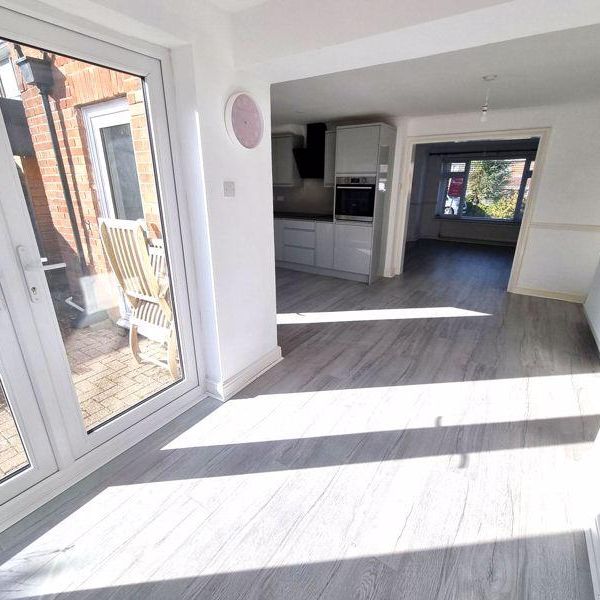 3 bedroom semi-detached house to rent - Photo 1