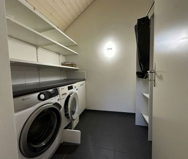 Charmante 2.5-Zimmer-Dachgeschosswohnung mit Galerie - Photo 3