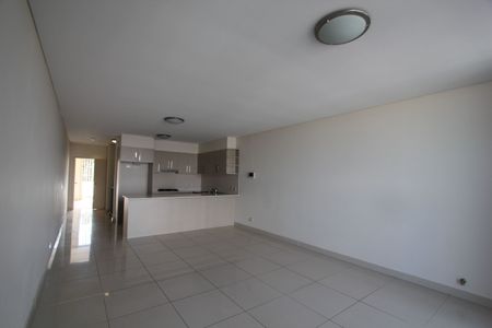 Apacious split-level unit - Photo 3