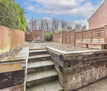 Available unfurnished now - Photo 4