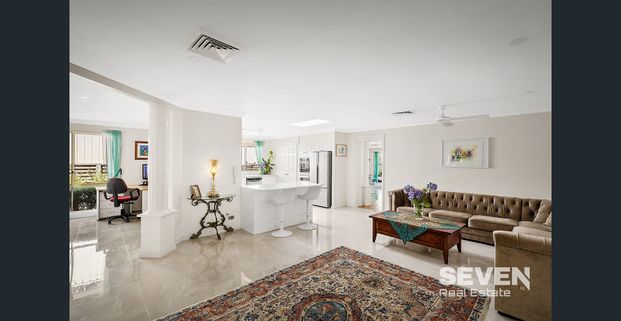 GOEGEOUS FAMILY HOUSE - Photo 1