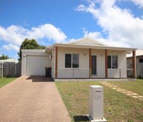 Charming Family Home in Bushland Beach - Photo 3