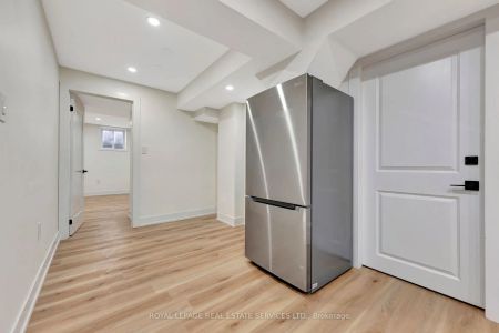 Detached Home For Lease | W9044225 - Photo 3