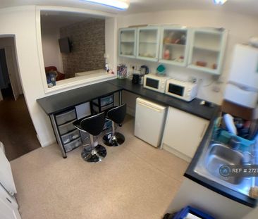 1 bedroom in a house share to rent - Photo 5