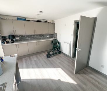 3 Bedroom - Photo 6