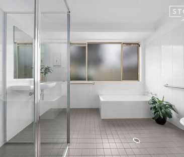 Spacious family retreat in sought-after setting - Photo 1