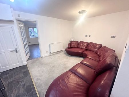 3 Bed Semi-Detached House, Wheatley Drive, NG4 - Photo 4