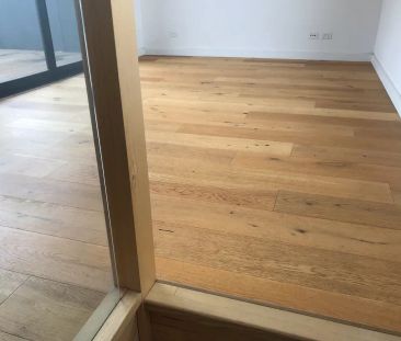 “Contemporary Luxury Townhouse with city views at Port Melbourne” - Photo 4