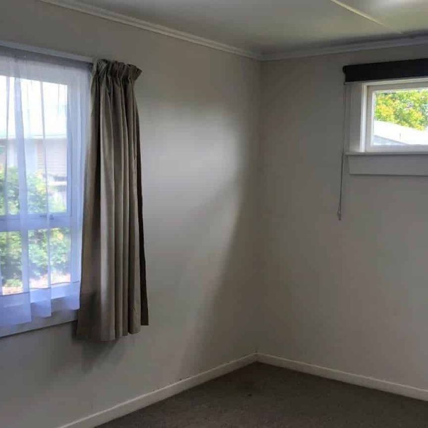 Tidy family home - Photo 1