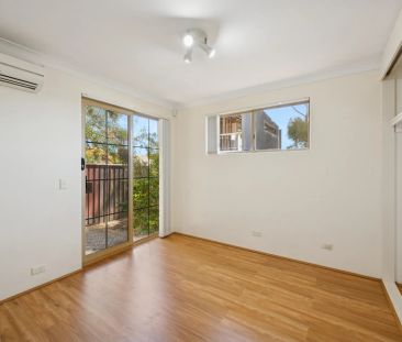 Classic Comfort in Claremont - Photo 5