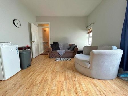 Apartment 2 111 Eglantine Avenue ( 5 Month Lease), Belfast, BT9 6EX - Photo 4