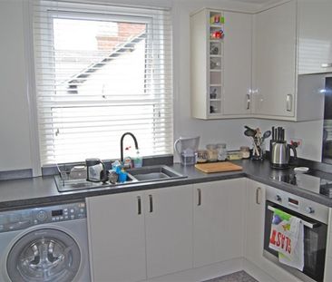 1 bedroom Flat To Let - Photo 1