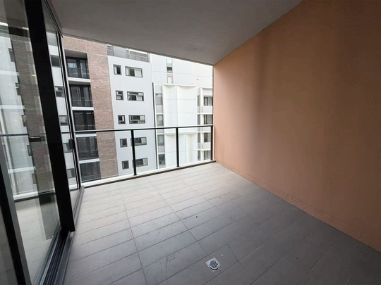 Brand New Luxtury 1 Bed+Study Apartment in the Heart of Zetland - Photo 1