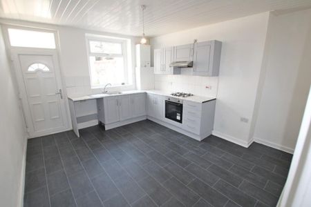 2 bedroom terraced house to rent - Photo 4