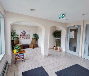 1 Bed Corner Unit Apartment In Patterson Hills | Fireplace & Parking - Photo 3