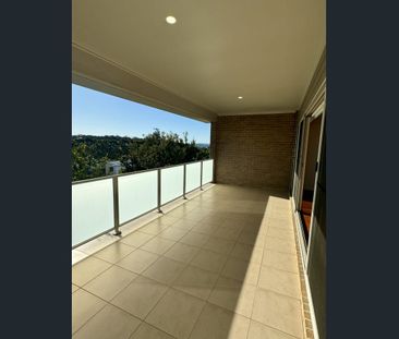 SPACIOUS THREE BEDROOM HOME - Photo 2