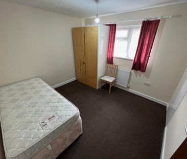6 bedroom semi-detached house to rent - Photo 5