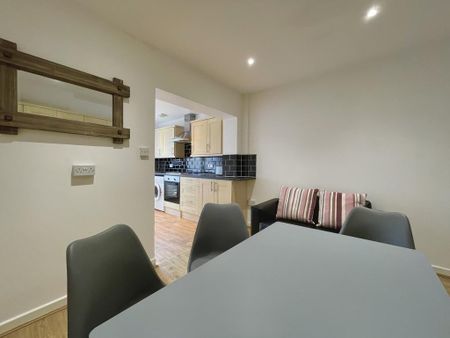 4 bedroom semi-detached house to rent - Photo 5