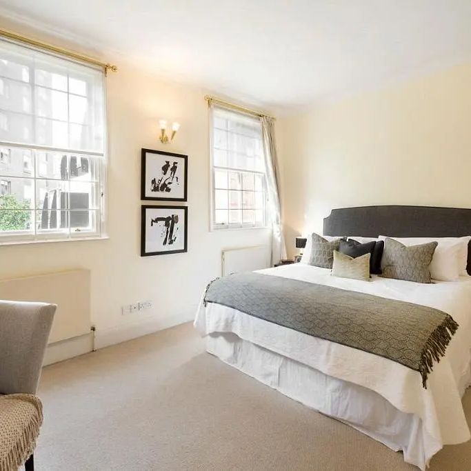 2 bedroom flat in London - Photo 2