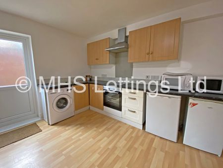 Lower Flat, 133 Hyde Park Road, Leeds, LS6 1AJ - Photo 2