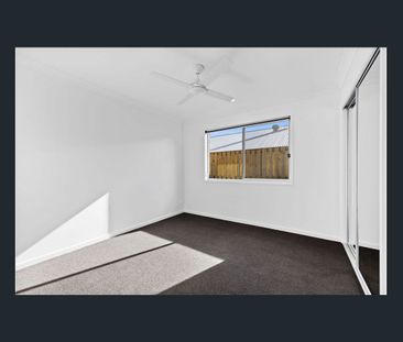 Modern Family Living with Space & Comfort in Jimboomba - Photo 5