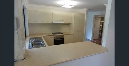 Spacious 4-Bedroom Family Home in Stretton College Catchment - Photo 2