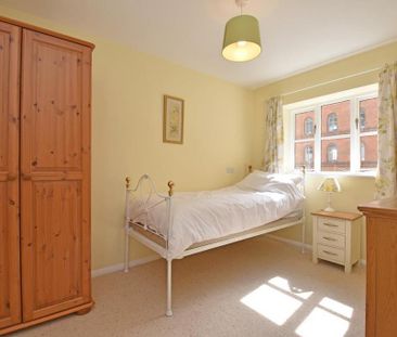 1 bedroom retirement property to rent - Photo 6