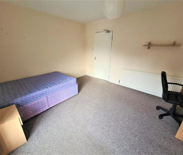 5 bedroom private hall to rent - Photo 3