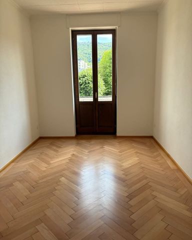 Affascinante Appartamento D’epoca Nel Cuore Di Chiasso - Photo 3